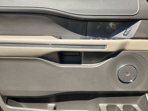 Used 2021 Ford Expedition XLT image 21