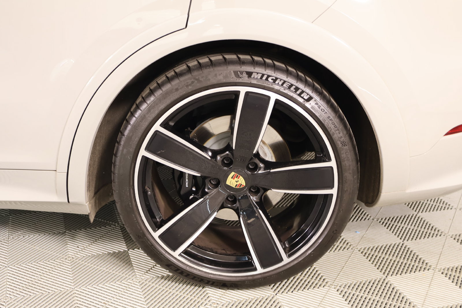 Certified 2023 Porsche Cayenne GTS AWD/4WD image 20
