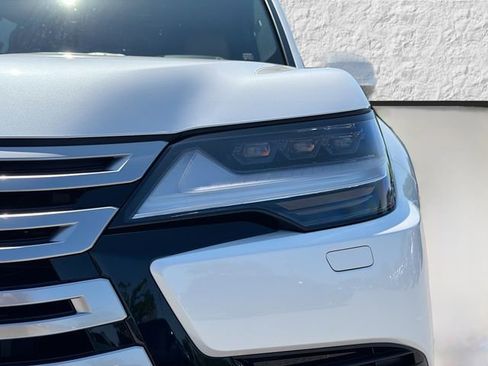 New 2026 Lexus LX 700h Luxury image 9