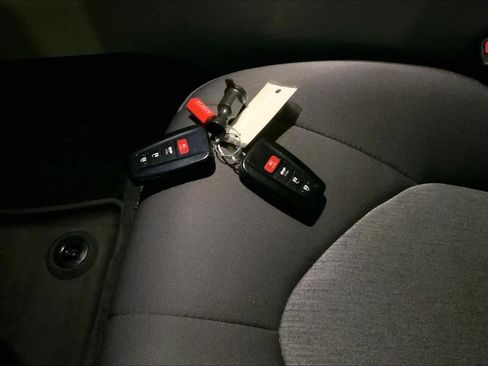 Used 2022 Toyota Camry LE image 14