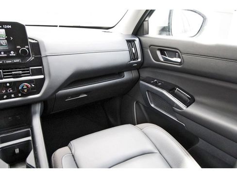 Used 2025 Nissan Pathfinder SL AWD/4WD image 10