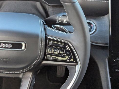 Used 2023 Jeep Grand Cherokee Overland image 21