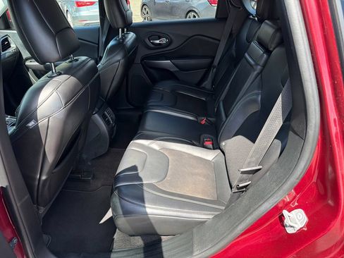 Used 2019 Jeep Cherokee Latitude Plus w/ Comfort/Convenience Group AWD/4WD image 41
