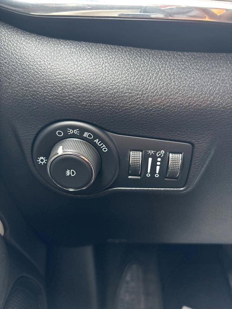 Used 2022 Jeep Compass Limited AWD/4WD image 27