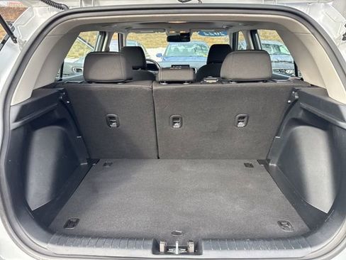 Used 2022 Hyundai Venue SEL w/ Cargo Package image 32