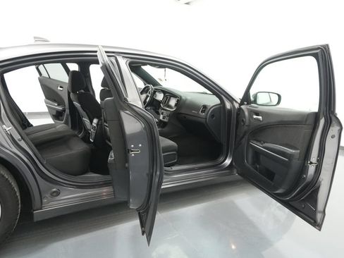 Used 2016 Dodge Charger SXT RWD image 25