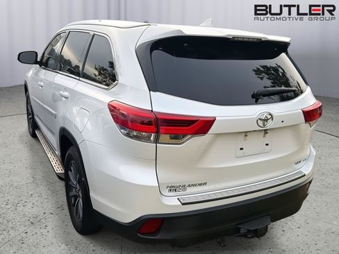 Used 2019 Toyota Highlander XLE AWD/4WD image 7