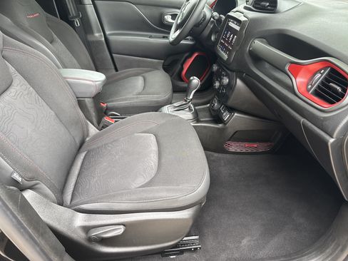 Used 2023 Jeep Renegade Trailhawk AWD/4WD image 13