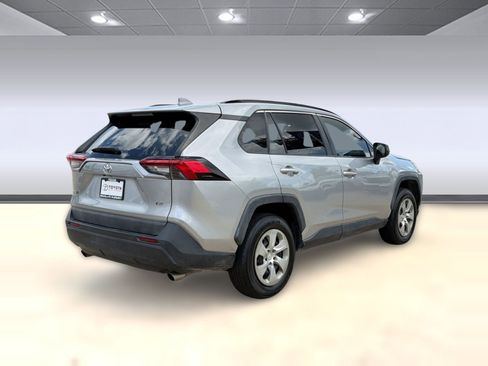 Used 2019 Toyota RAV4 LE FWD image 9