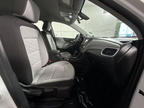 Used 2018 Chevrolet Equinox LS image 25
