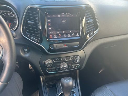 Used 2019 Jeep Cherokee Limited image 13