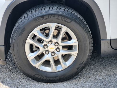 Used 2021 Chevrolet Traverse LT FWD image 29