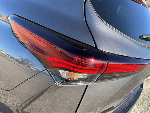Used 2024 Toyota Highlander XLE image 26