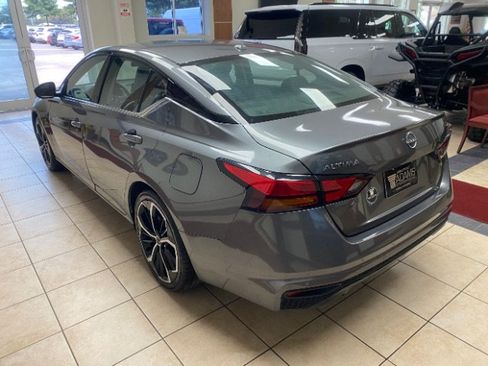 Used 2023 Nissan Altima 2.5 SR FWD image 3