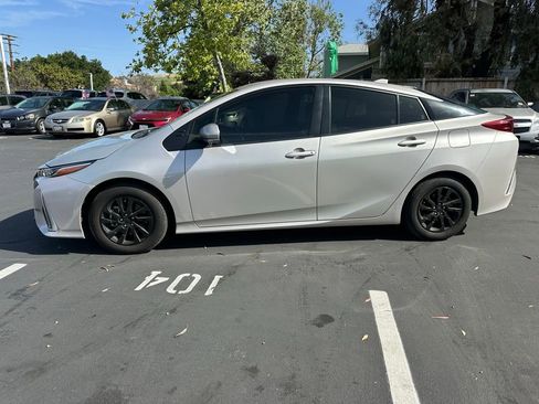 Used 2021 Toyota Prius Prime XLE w/ Carpet Mat Package (TMS) image 2
