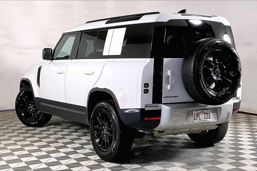 Used 2025 Land Rover Defender 110 S AWD/4WD image 13
