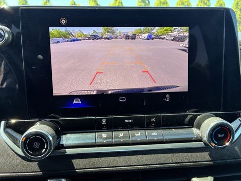 Used 2024 Chevrolet Colorado W/T image 32
