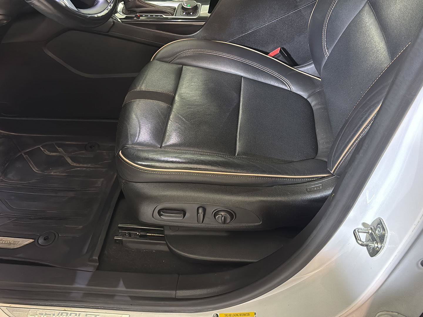 Used 2019 Chevrolet Blazer Premier w/ Sun and Wheels Package FWD image 16
