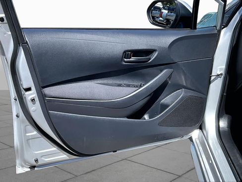 Used 2025 Toyota Corolla LE w/ LE Premium Package FWD image 21