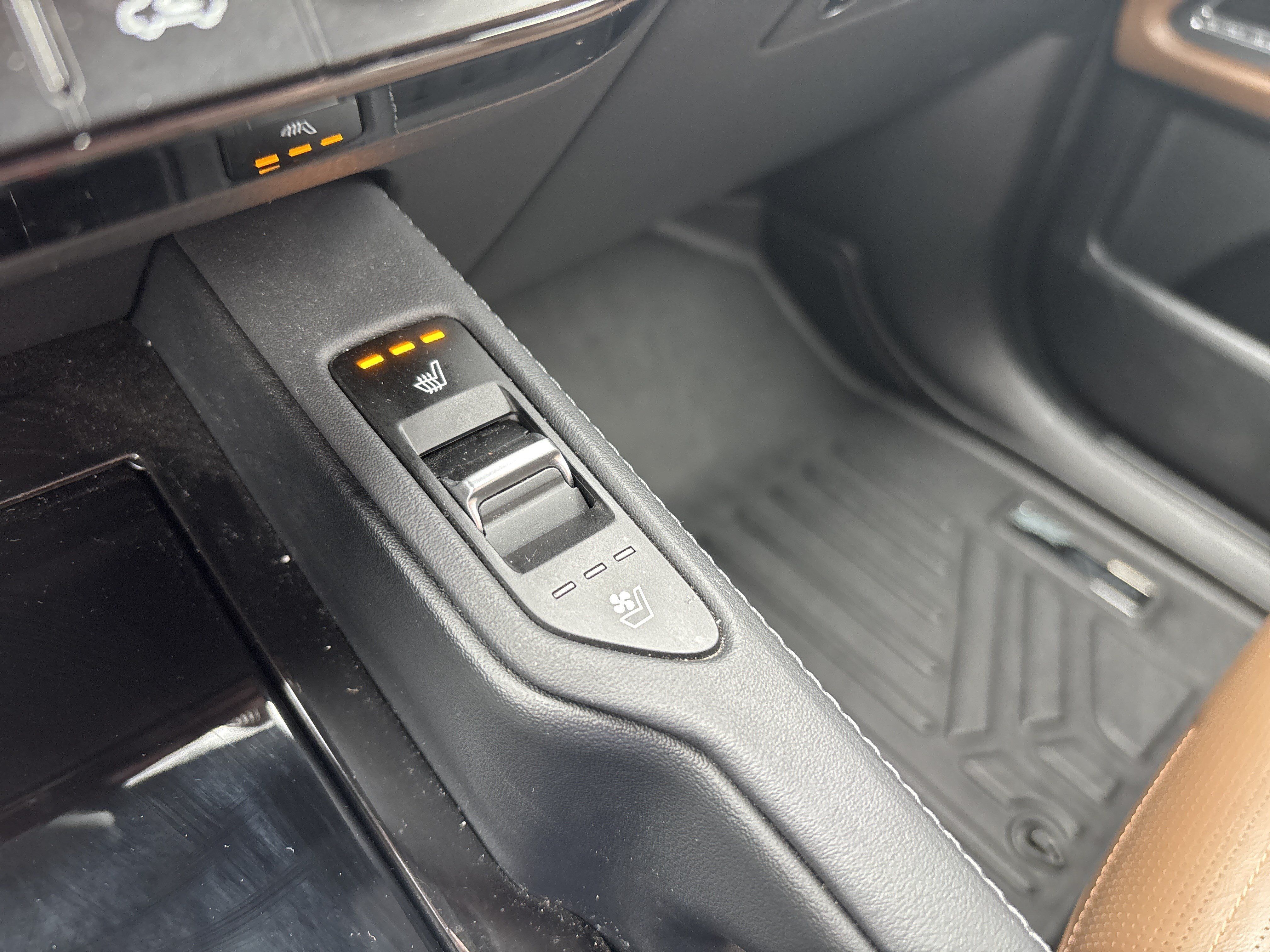 Used 2020 Kia Telluride SX w/ SX Prestige Package AWD/4WD image 25