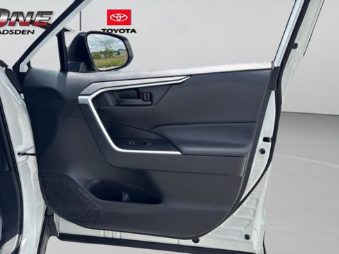 Certified 2025 Toyota RAV4 LE FWD image 31