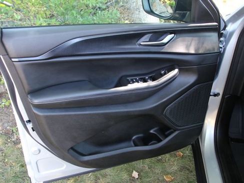 Used 2023 Jeep Grand Cherokee L Laredo w/ Luxury Tech Group I image 17