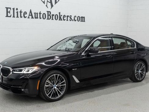 Used 2023 BMW 530e xDrive w/ Premium Package image 45