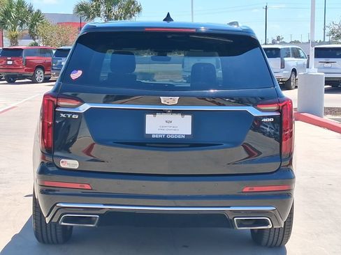 Used 2022 Cadillac XT6 Premium Luxury FWD image 6