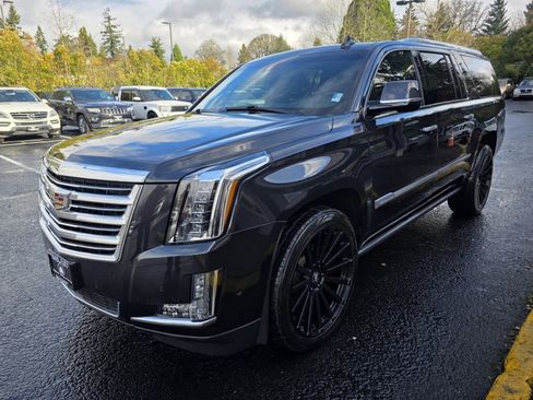 Used 2019 Cadillac Escalade ESV Platinum image 4