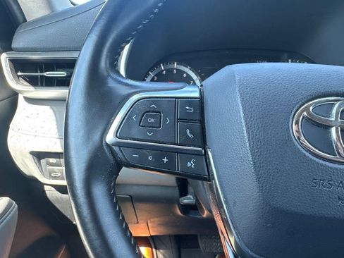 Used 2021 Toyota Highlander XLE AWD/4WD image 13