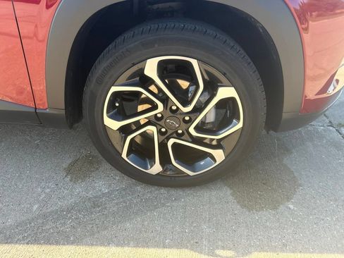 Used 2025 Chevrolet Trax RS w/ Driver Confidence Package FWD image 34