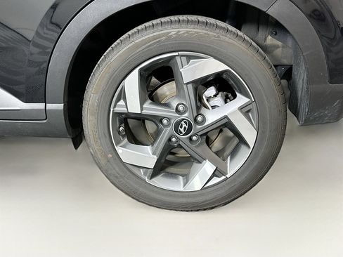 Used 2025 Hyundai Venue SEL image 11