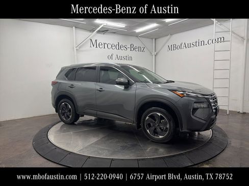 Used 2024 Nissan Rogue SV w/ SV Premium Package image 1