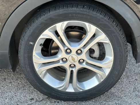 Used 2017 Chevrolet Bolt LT FWD image 25