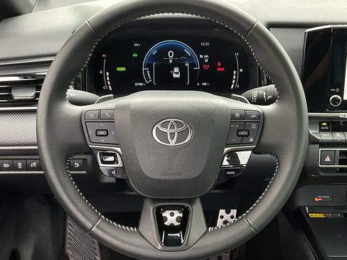 Used 2025 Toyota Camry SE image 20