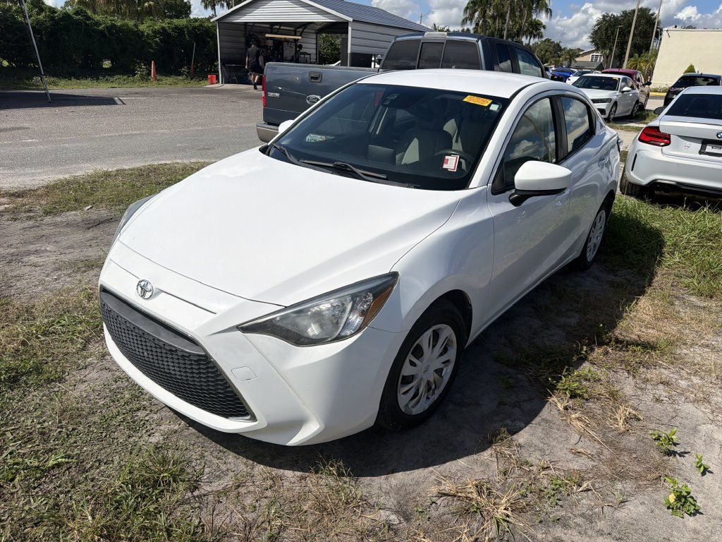 Used 2019 Toyota Yaris L FWD image 6