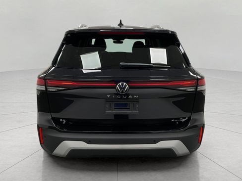 Certified 2026 Volkswagen Tiguan SE AWD/4WD image 4