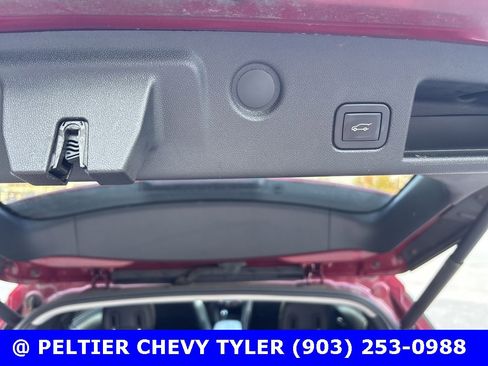 Used 2018 Chevrolet Equinox Premier image 23