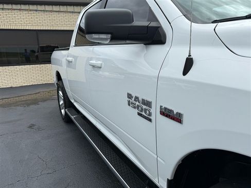 Used 2019 RAM 1500 Classic SLT w/ SLT Plus D←cor Group AWD/4WD image 31