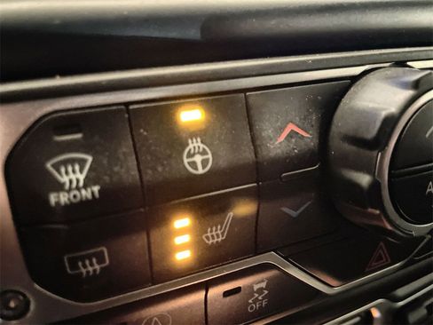 Used 2022 Jeep Wrangler Unlimited Sahara w/ Cold Weather Group image 33