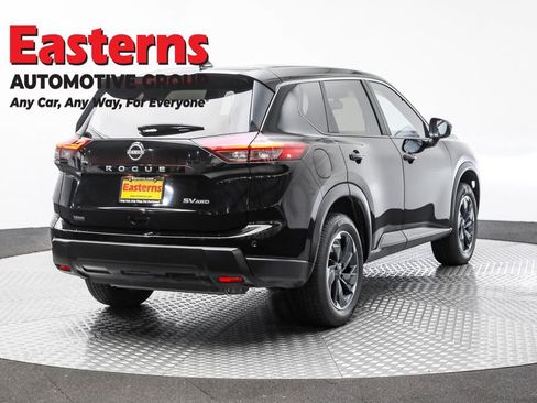 Used 2024 Nissan Rogue SV image 5