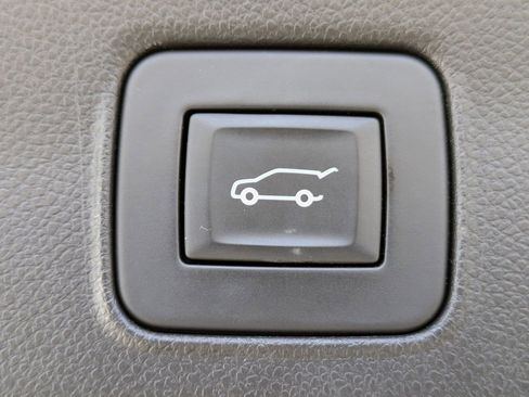 Used 2023 Chevrolet TrailBlazer RS w/ Sun and Liftgate Package image 14