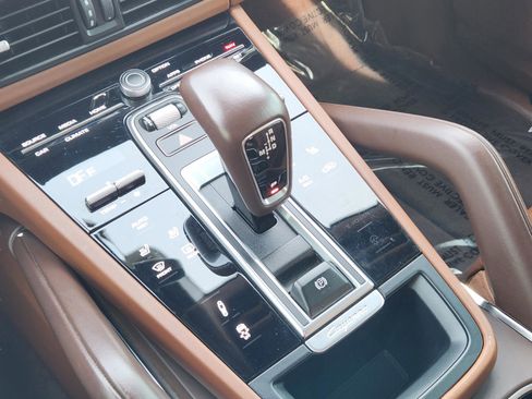 Used 2019 Porsche Cayenne Turbo image 19