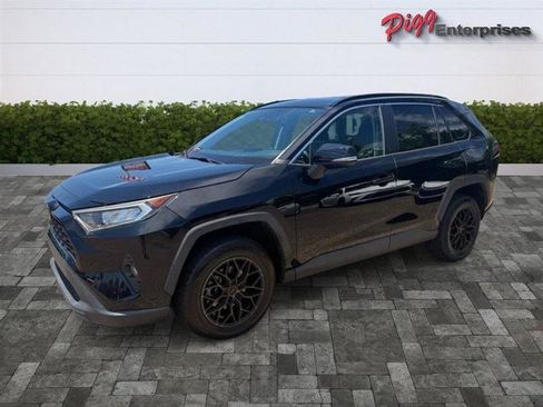 Used 2020 Toyota RAV4 XLE FWD image 4