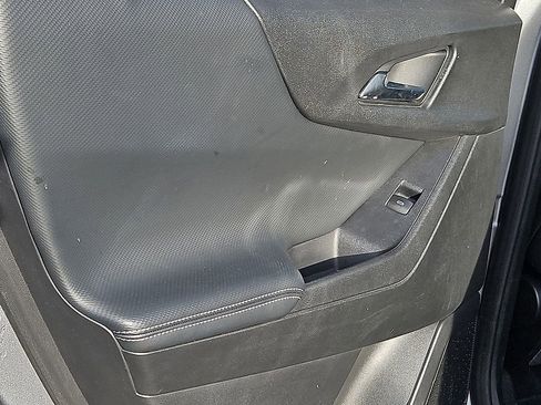 Used 2025 Chevrolet Equinox LT image 16