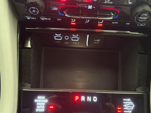 Used 2022 Jeep Grand Cherokee L Summit w/ Luxury Tech Group V image 18