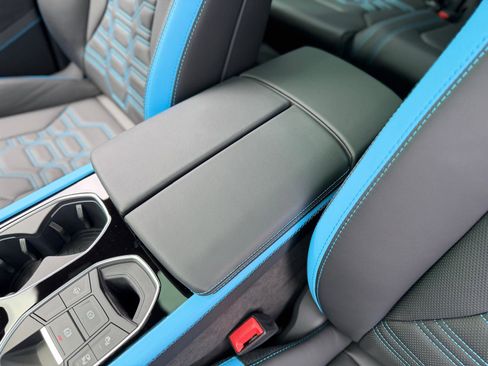 Used 2025 Lamborghini Urus SE image 43