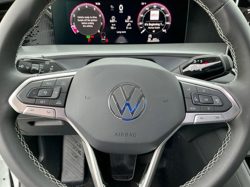 New 2026 Volkswagen Tiguan SE image 18