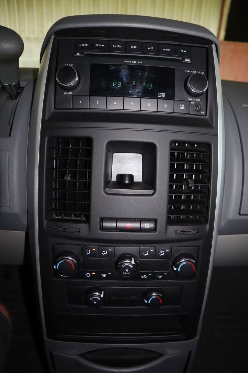 Used 2010 Dodge Grand Caravan SE FWD image 37