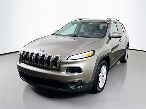 Used 2018 Jeep Cherokee Latitude image 5